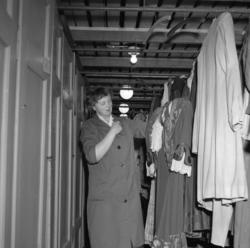 Nationaltheatret bak kulissene. .Serie med fotografier fra t