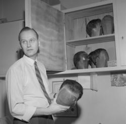 Nationaltheatret bak kulissene. .Serie med fotografier fra t