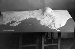 Modeller av Stokmarknes og Finnsnes, foto for professor Sver