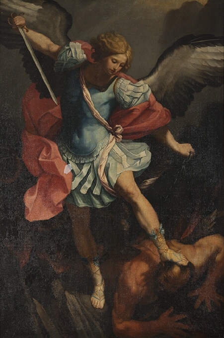 St. Mikael står i helfigur, iklädd blå dräkt och röd fladdrande mantel som stöder sin vänstra fot på djävulens huvud. I sin högra hand håller han ett lyftat svärd, redo att stötas i djävulen, i sin vänstra böjor av järn. Djävulen, vars nakna överkropp är synlig, ligger på magen.