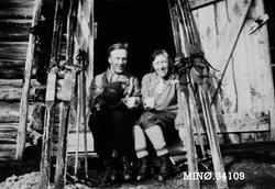 På skitur.Oddmund Ryen og Margit Hegge Ryen.