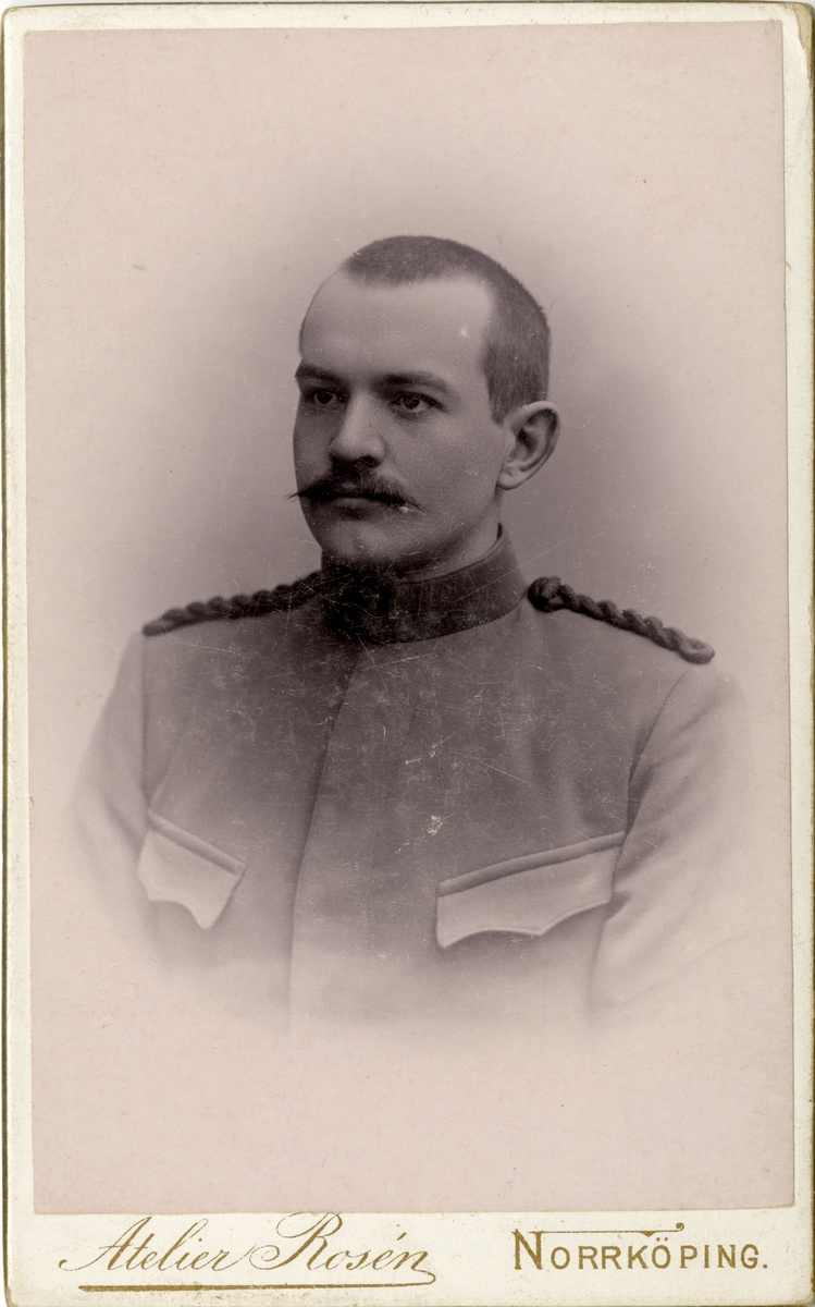 Porträtt av Otto Emil Lind, löjtnant vid Fortifikationen.
