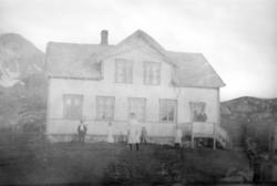 Peder Mathisens handel og bolighus på Skolten, Nuvsvåg. Bild