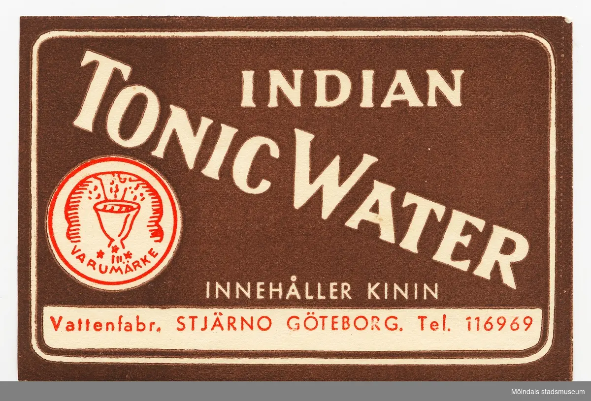 Etikett med texten Indian Tonic Water
innehåller Kinin
Vattenfabr. Stjärno Göteborg. Tel. 116969

Ingår i samling av 14 etiketter från Vattenfabriken Stjärno. Blandning av bordsvatten och läskedrycker.