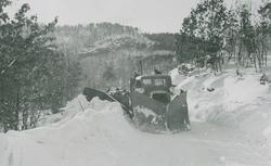 FWD lastebil modell SU brøyter med norskbygget sideving 1939