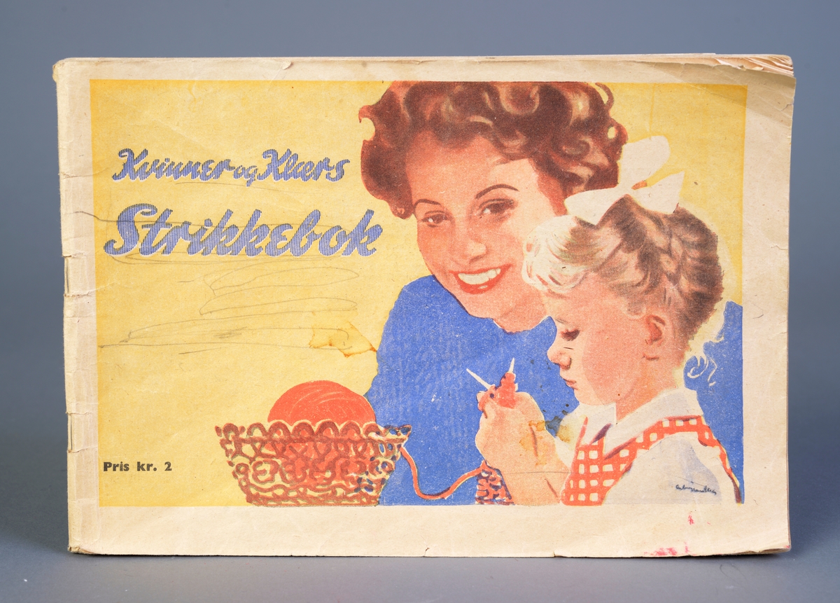 Et hefte med strikkeoppskrifter fra 1948. På forsiden er det bilde av en mor og en liten datter som strikker. På baksiden er det et målebånd på 24cm og bilde av en katt som leker med et garnnøste. Hver oppskrift har illustrasjonsfoto - enten bare av plaggene eller modeller med plaggene på. Noen av ilustrasjonsfotoene er i farger. Hver oppskrift har sine egne overskrifter av typen "Ørsmå ønskeplagg", "Varm til vinteren", "Smart i løypa" og så videre.
Boken er på 95 sider.