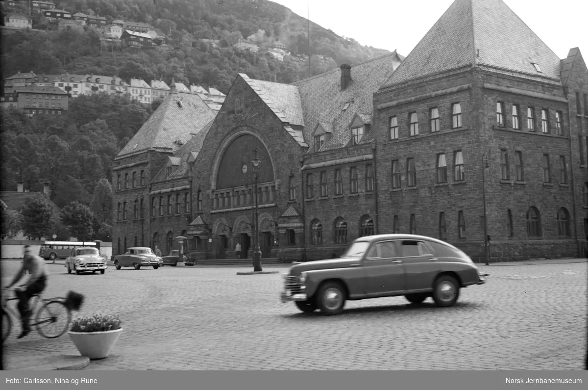 Bergen stasjonsbygning, bysiden