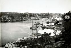Oversiktsbilde over Vågen ca 1900-10. Nærmest ser vi Naustkr