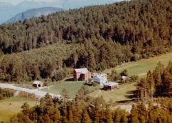 Flyfoto fra Norheim på Meisingset. Per 1992 er det drevet ca