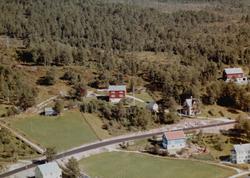 Flyfoto fra Furulund på Tingvoll. Bildet er datert 30. juli 