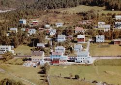 Flyfoto fra Tingvoll. Bildet er datert 30. juli 1963, og fot