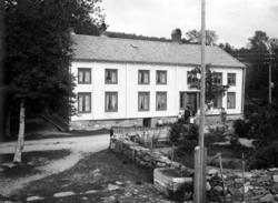 Sverdrups Hotell i Eidsvåg, i Nesset kommune. Hit kom Georg 