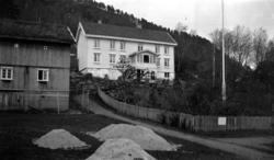 Jeg synes det ligner på Solbakken, landstedet til bokhandler