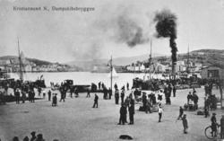 Postkort med motiv fra Kirkelandet Allmenning og Dampskipkai