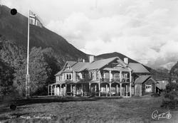 "10/77 Norge. Todalshytta
 i Todalen, Sunndal kommune. Fra N