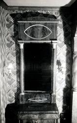 Foto trolig av et skap, og sannsynligvis fotografert hos Wil