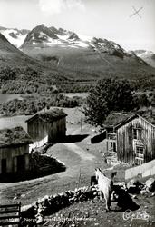 Postkort "10/88" med motiv fra Innerdalshytta, i Innerdalen,