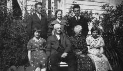 Bak fra venstre: Kristian, Astrid, Sigurd. Foran fra v: Kirs