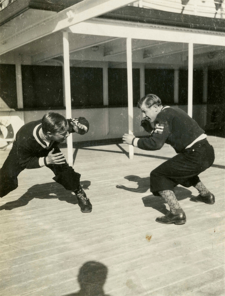 Kåre Walberg og Birger Ruud leker på Amerikabåten Norsk