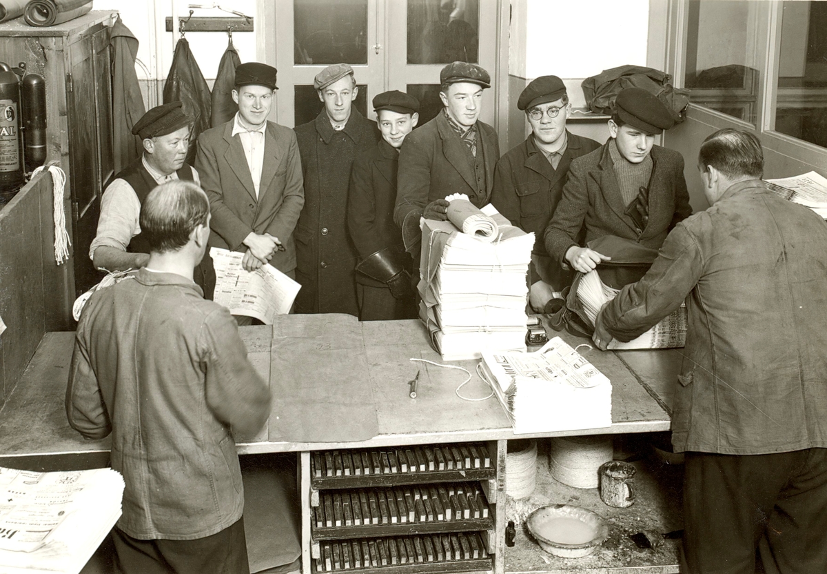 Tidningsbud på tidningen Barometern på 1950talet Kalmar läns museum