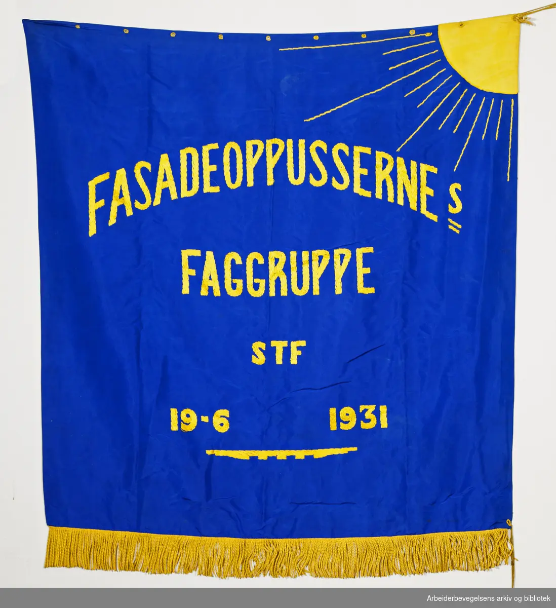 Fasadeoppussernes Faggruppe (Bakside). Fanetekst: Fasadeoppussernes Faggruppe STF 19. 6. 1931