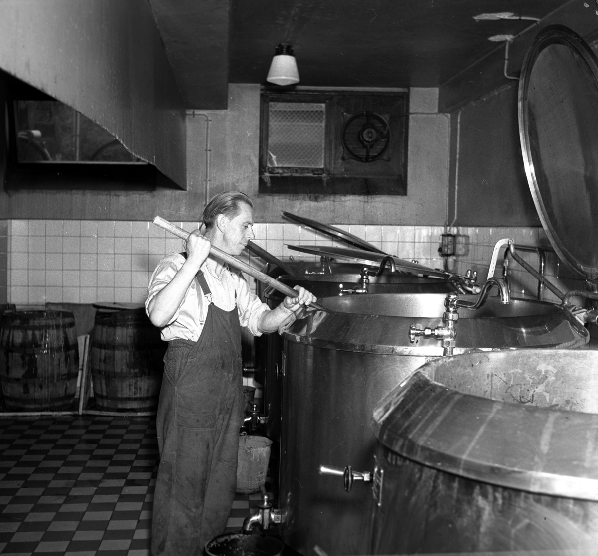 Bild från Svenska Tobaksmonopolets fabrik i Arvika tagen år 1946.