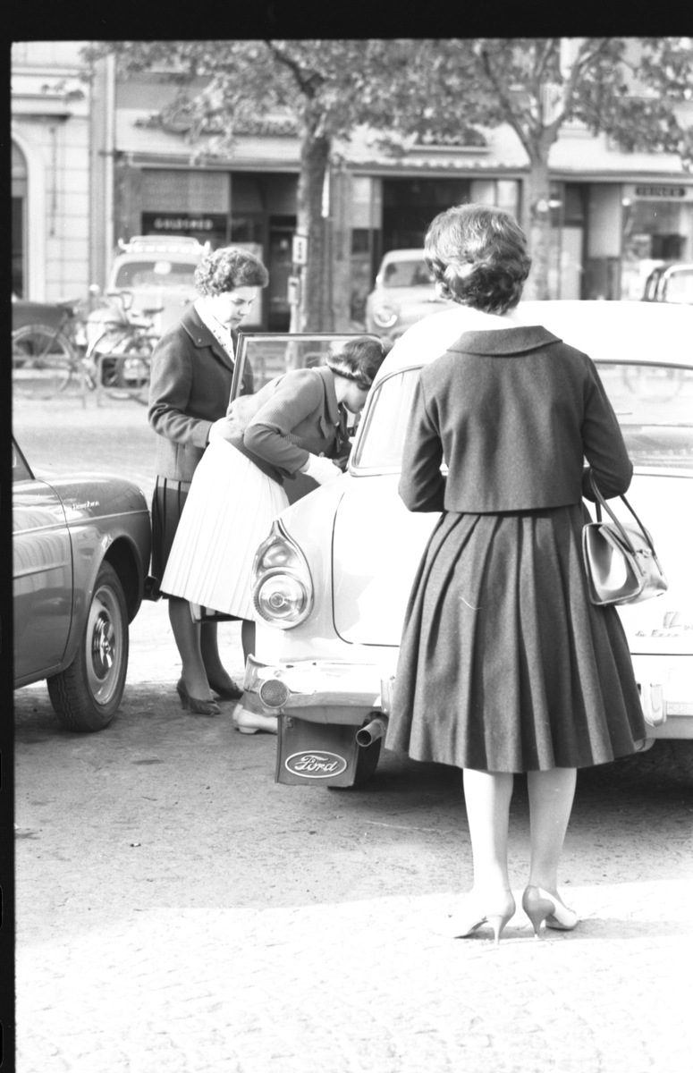 På fotografisk vandring med Bertil Ludvigsson i 1960-talet. Kommentera gärna om du vet något om bilden.