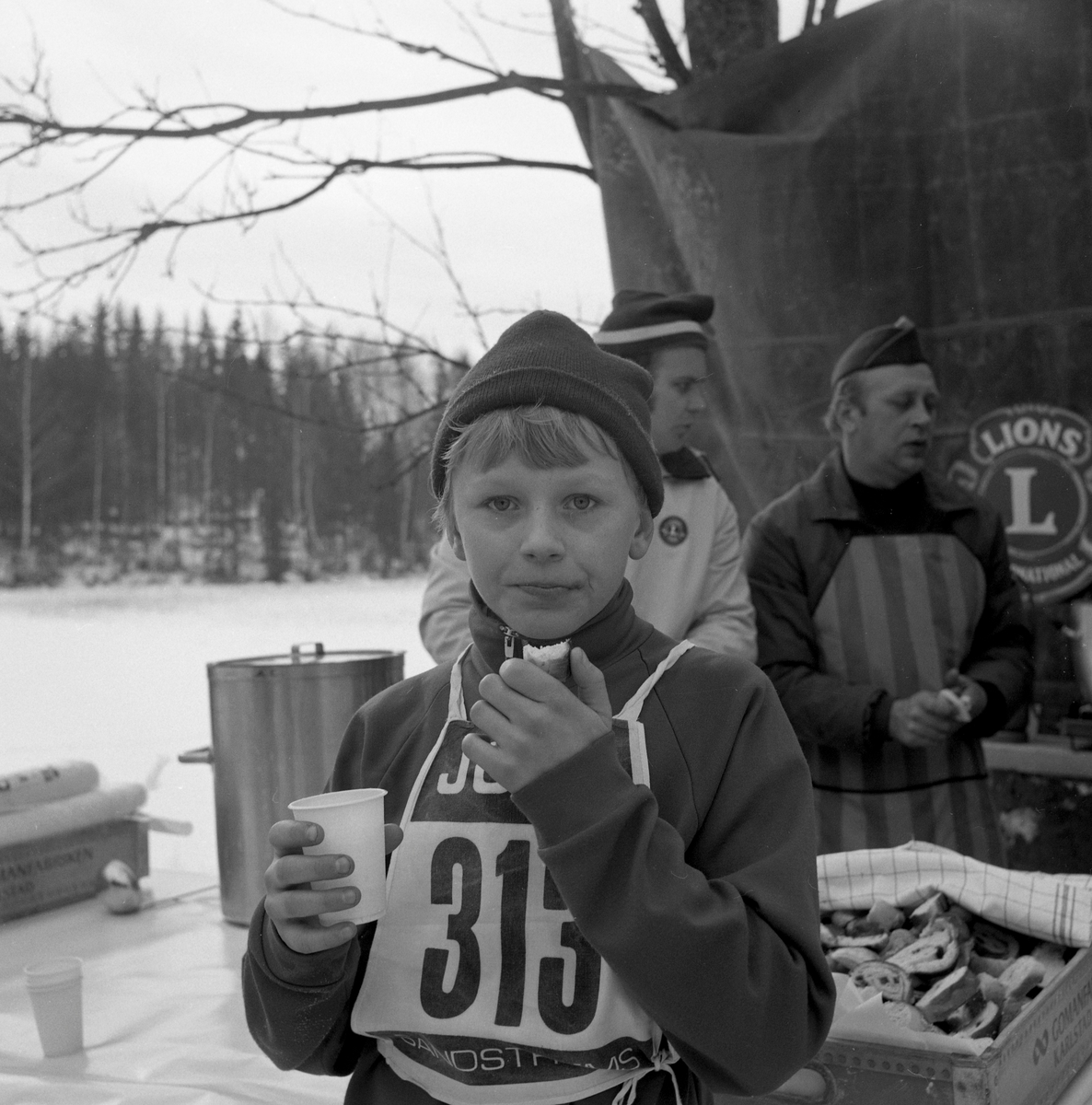 Edafejden: En motionstävling för alla som gick mellan Åmotfors och Charlottenberg. Bildserien togs den 6 mars 1971.