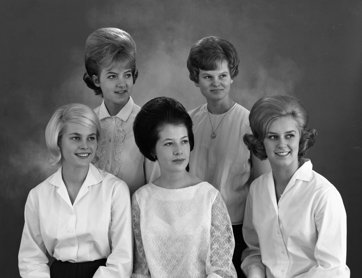 Åmotfors luciakandidater år 1964.