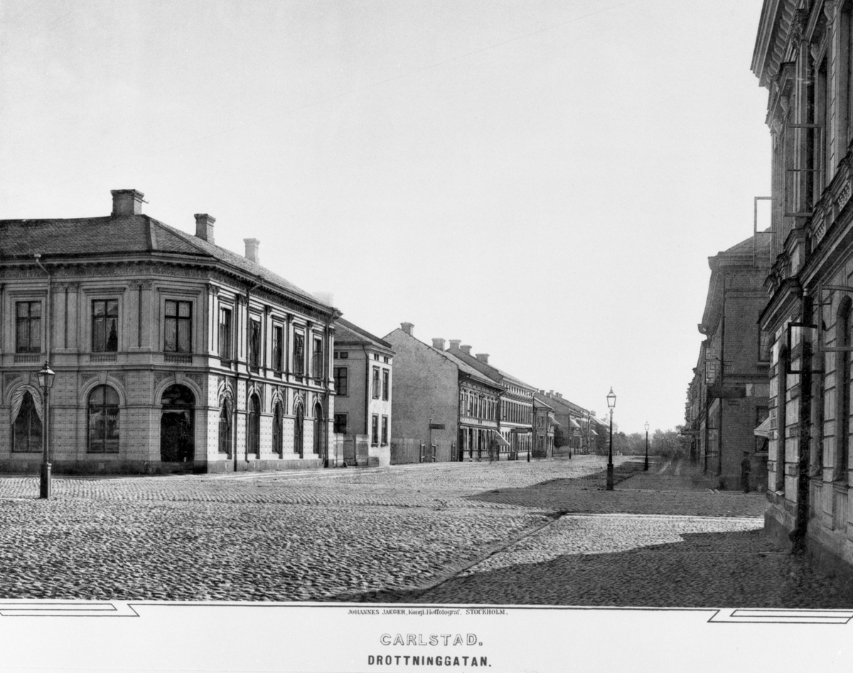 Bilderna kommer från ett planschverk över Karlstad utgivet av Johannes Jaeger 1884. Museets exemplar är en hyllningspresent till avgående landshövdingen Henrik Gyllenram som tillträdde 1873 och avgick den 1 maj 1885.