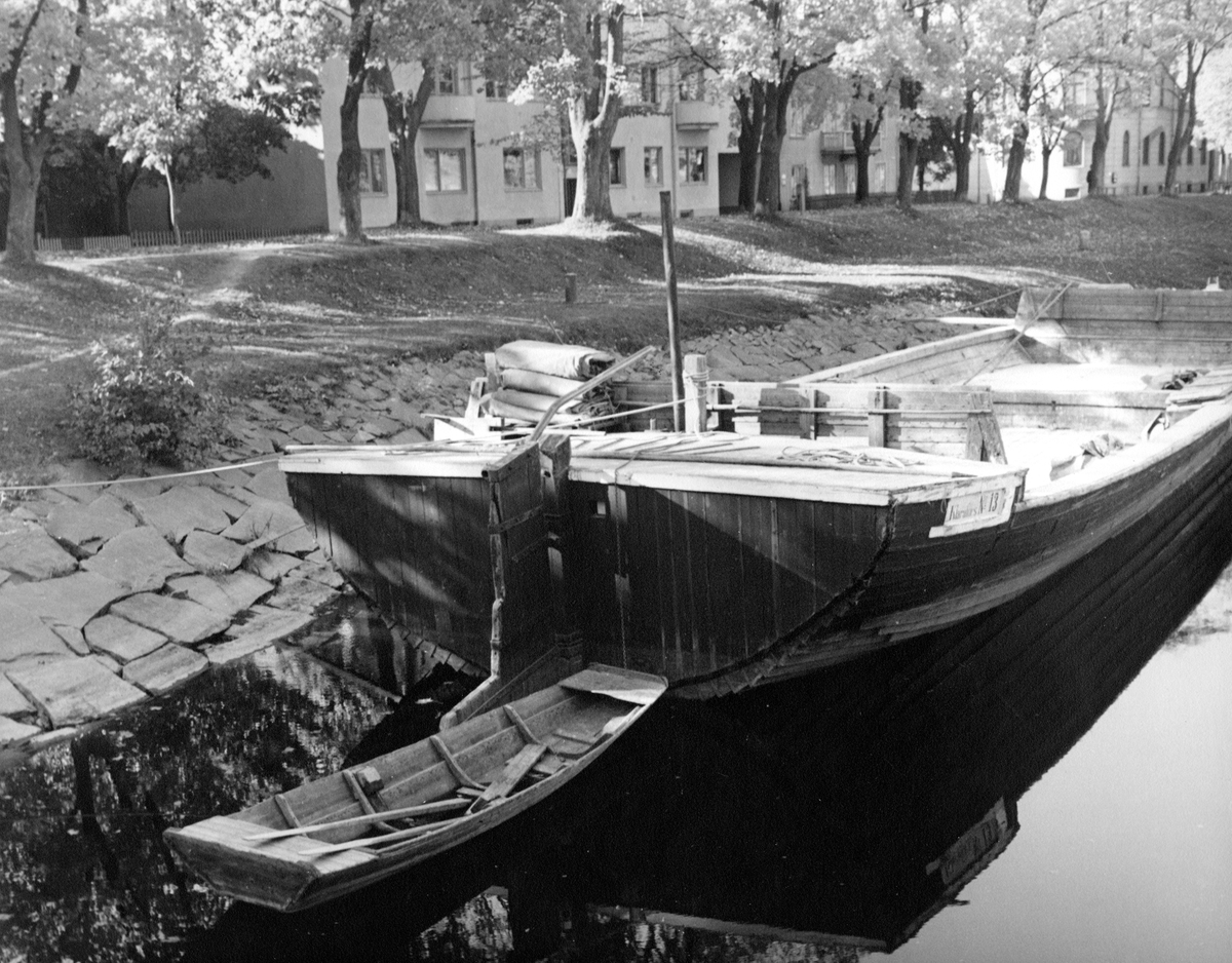 Pråmen Klarafors nr 13 på en bild från 1947.