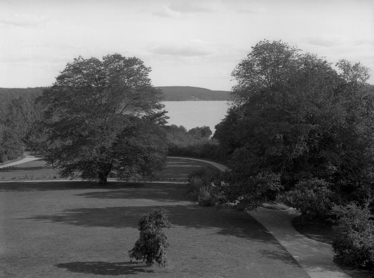 Bildsvit från Longs slotts historia tagen från förra sekelskiftet fram till rivningen år 1944.