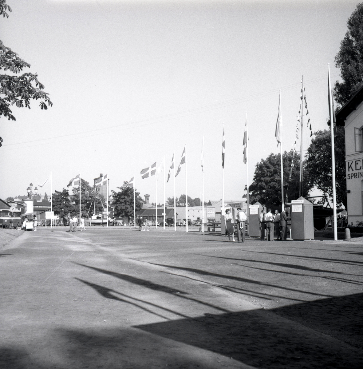 Bild från utställningen "Värmland Visar" år 1947 i Stadsträdgården. Utställningen invigdes den 19 juni.