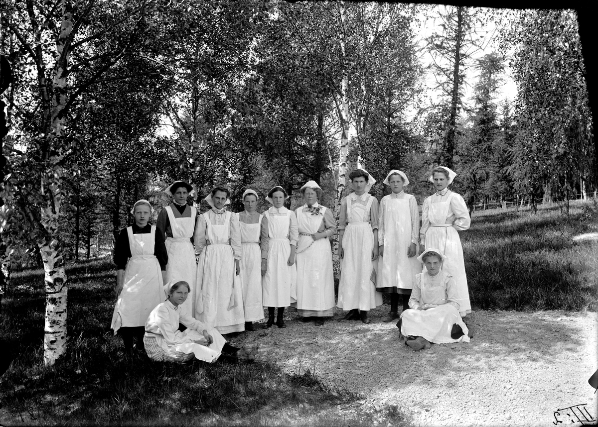 Gruppbild från skolkökskurs, 1910.