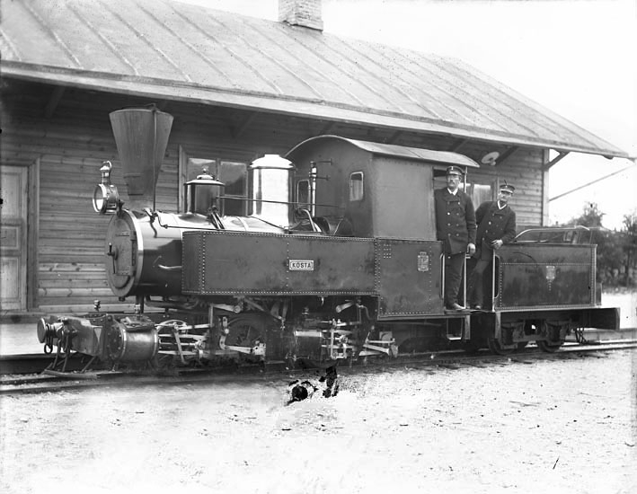 loket-kosta-med-f-rare-kosta-lessebo-j-rnv-g-klj-ca-1900