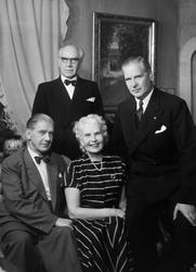 Gruppebilde. Firma Albert E. Olsen Eftf.