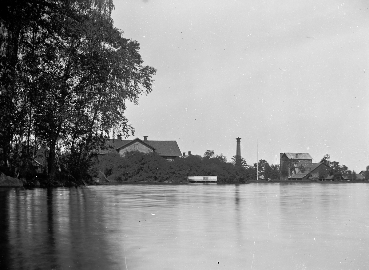 Gammelstilla bruk, vid Nedre Dammen, före 1915.