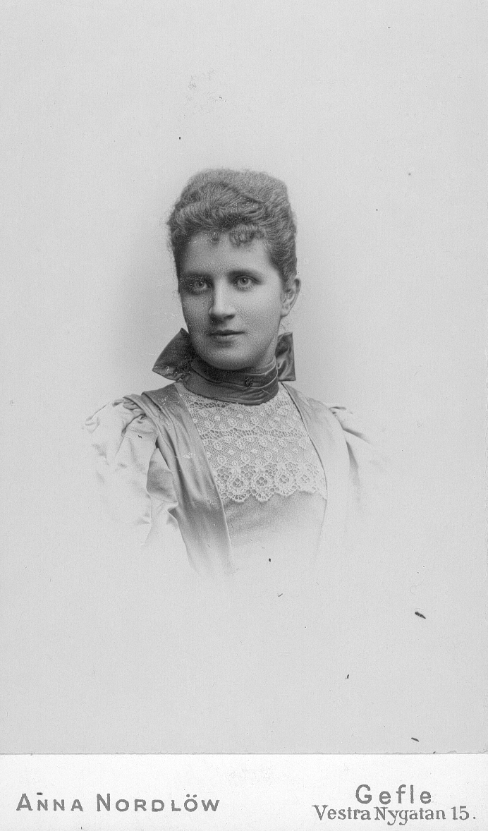 Fru Anna Ekström, född Hansson.