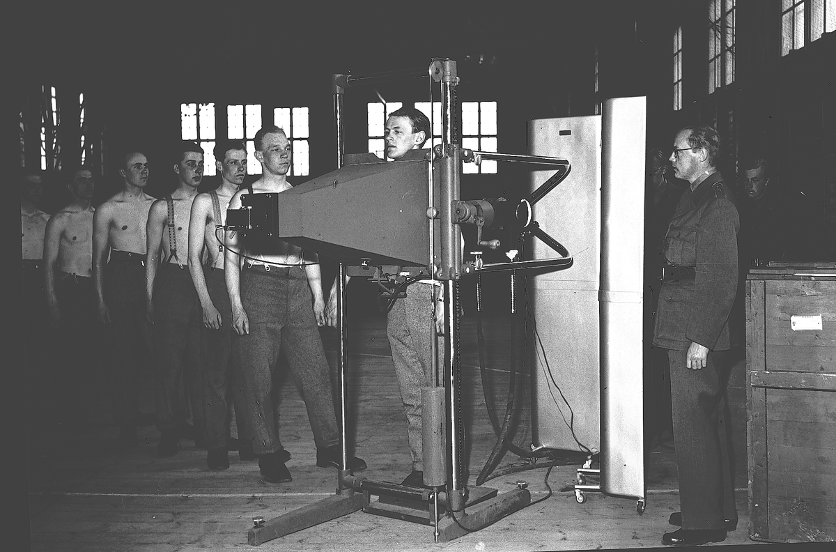 Läkarundersökning på Kungsbäck. Reportage för Arbetarbladet. Maj 1943
