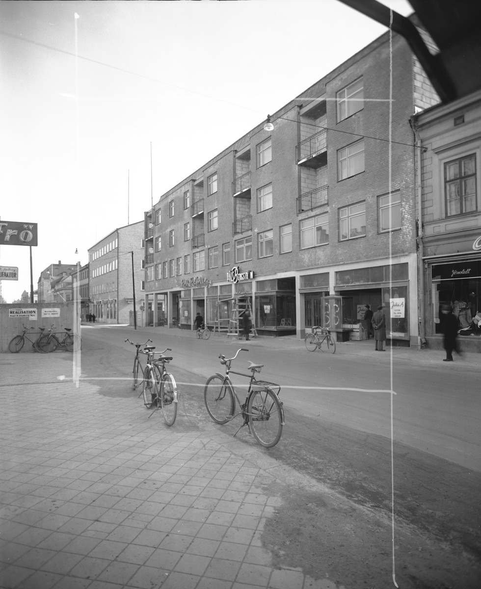 Drottninggatan med bl.a Sundsvalls Banken. Jörnstedt.
