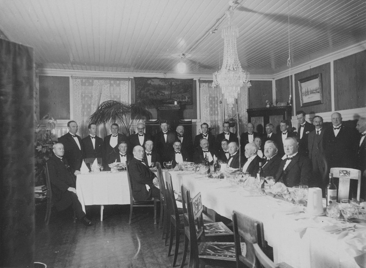 Ridderfest for formannen i bridgeklubben Blott til Lyst, Røros 1.mars 1930