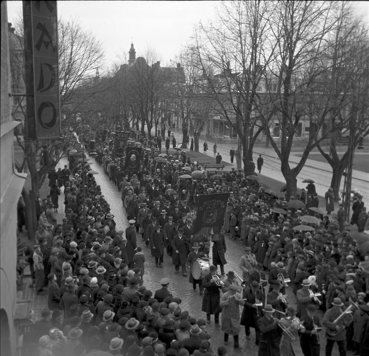 Första majdemonstration på Nygatan. Den 1 maj 1936. Reportage för Arbetarbladet