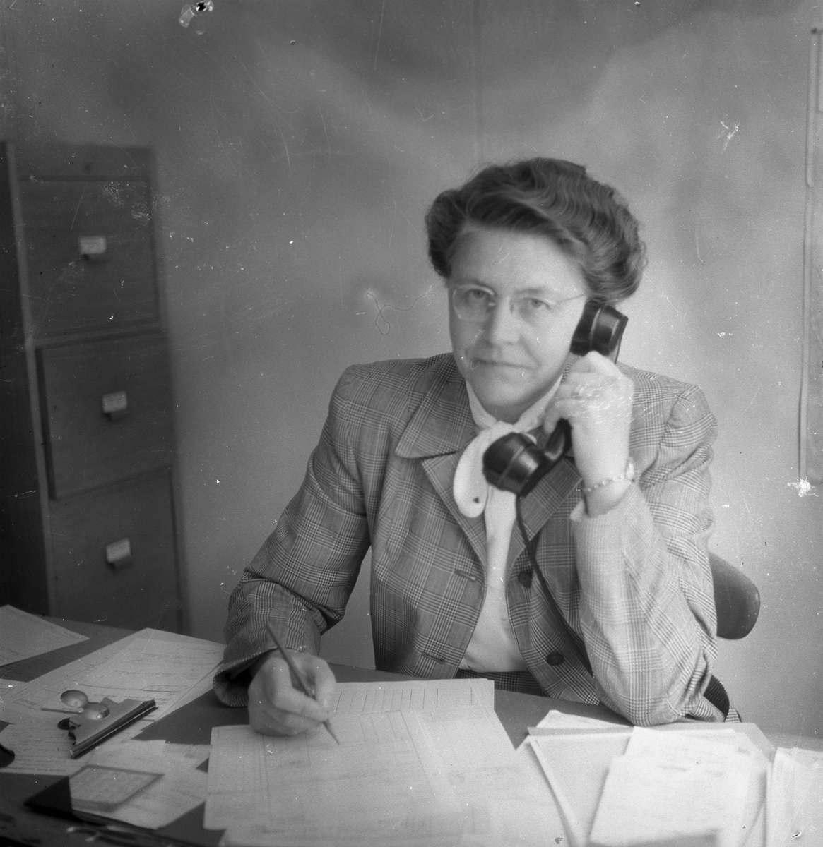 Arbetsförmedlingen, fru Sjöholm. År 1948. Arbetarbladet.