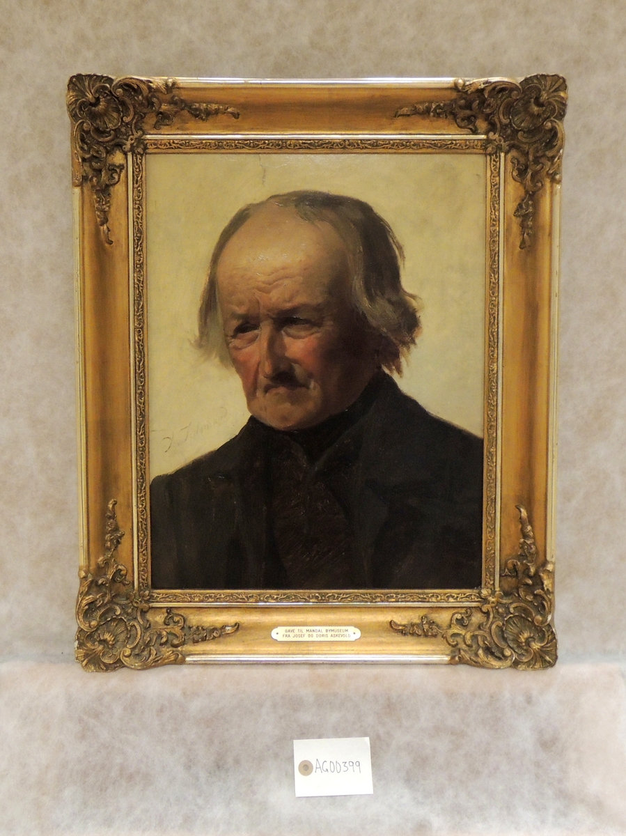 Portrett av eldre mann.