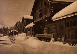 Postkort. Setesdalsgården i vinterdrakt,  Setesdaltunet, NF.