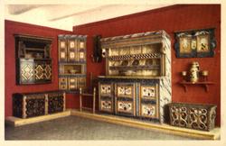 Postkort. Interiør fra Hallingdal, rosemalte skap og kister.