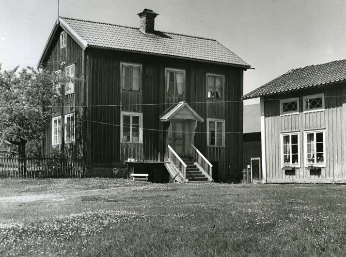 Nattstuga och bostadshus vid gården Ol-Svens i Fors, Norrala.
