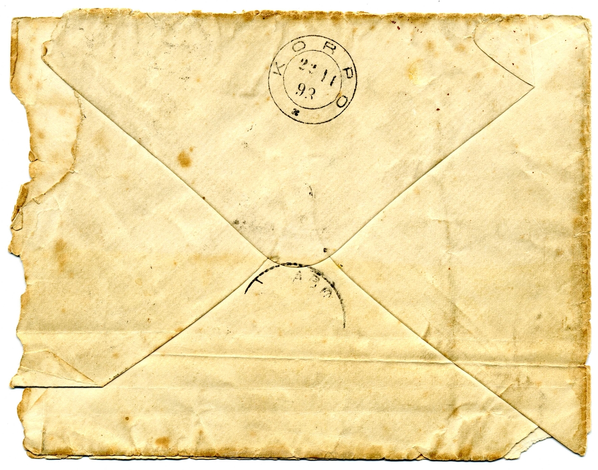 Kuvert med trasigt brev i sex delar.