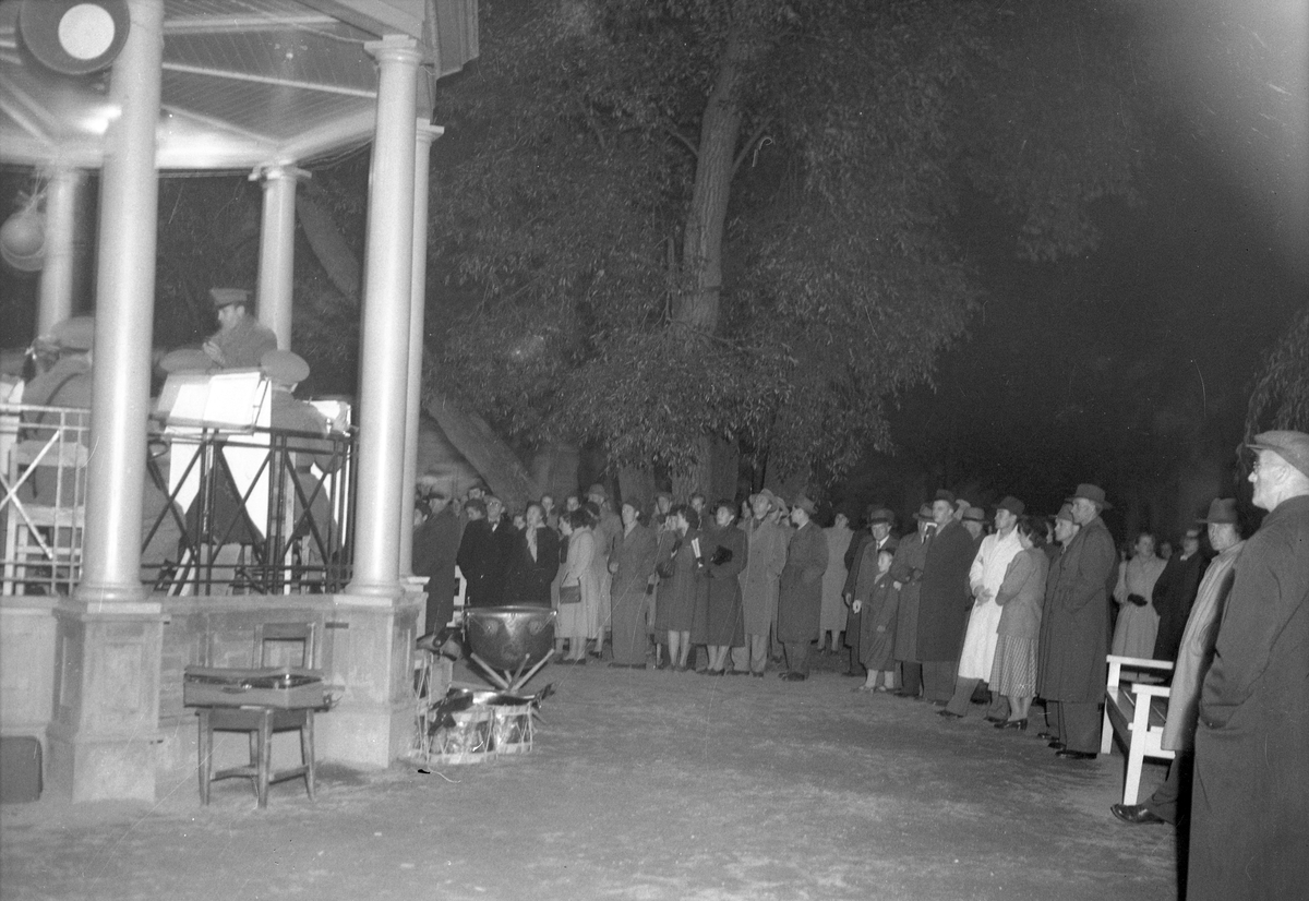 Orkesterföreningens sista konsert för säsongen i musikpaviljongen. Den 8 oktober 1949