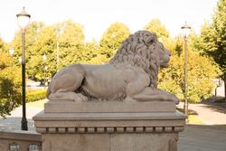 Stortingsløvene I [Granitt]